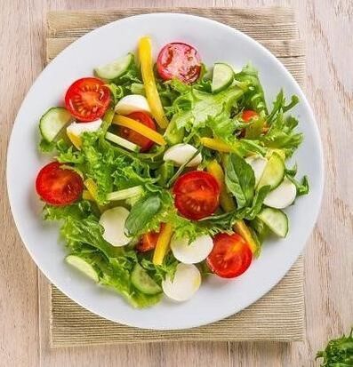 One of the options for a buckwheat diet for a month includes the use of vegetable salad