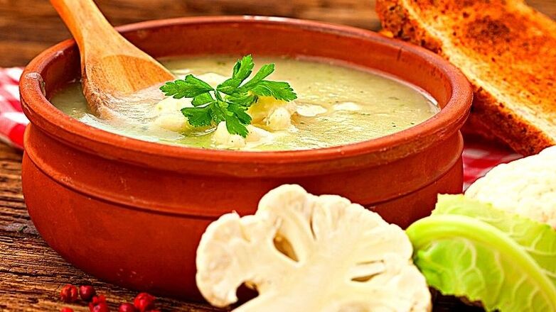 creamy cauliflower soup on a keto diet