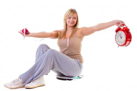 A girl who wants to lose weight eats healthily and according to a regime