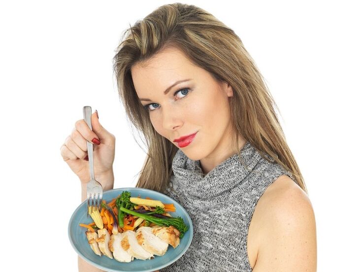 girl eating chicken with vegetables for weight loss